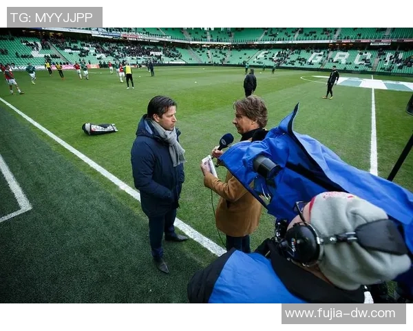 偶然自拍竟然捕捉到足球明星的精彩瞬间令人惊喜不已 偶然自拍竟然捕捉到足球明星的精彩瞬间令人惊喜不已