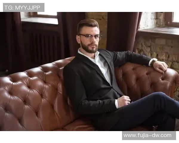 德国足球明星西装魅力展现时尚风采与运动精神的完美结合 德国足球明星西装魅力展现时尚风采与运动精神的完美结合